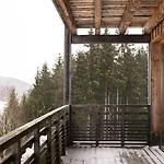 Holzhotel Forsthofalm מלון לאוגנג