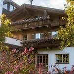 Hotel Holzhotel Forsthofalm