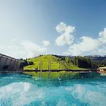 Holzhotel Forsthofalm מלון לאוגנג