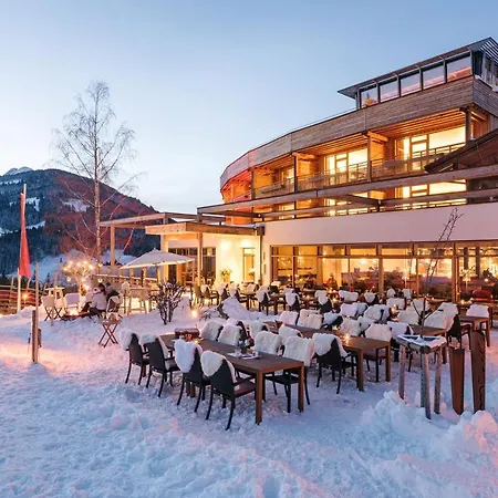 מלון Holzhotel Forsthofalm לאוגנג