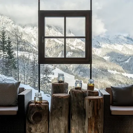 Holzhotel Forsthofalm 4* לאוגנג