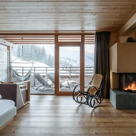 Holzhotel Forsthofalm לאוגנג