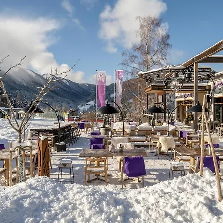 Holzhotel Forsthofalm מלון