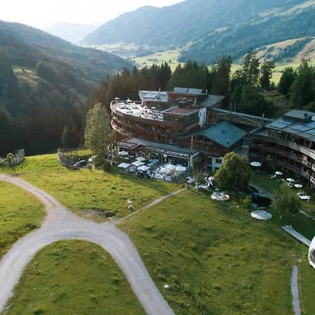 Holzhotel Forsthofalm