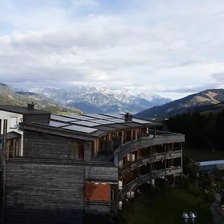 Holzhotel Forsthofalm 4* לאוגנג
