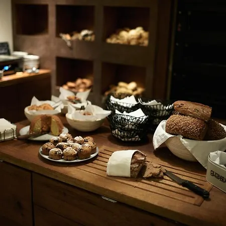 Holzhotel Forsthofalm 4* לאוגנג