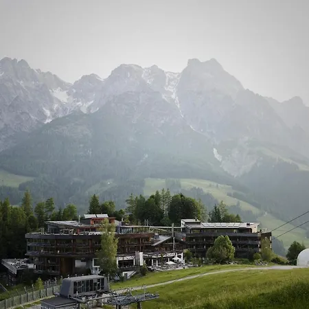 Holzhotel Forsthofalm 4*