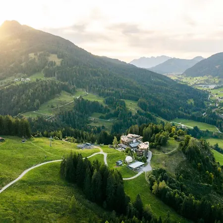 Holzhotel Forsthofalm 4*