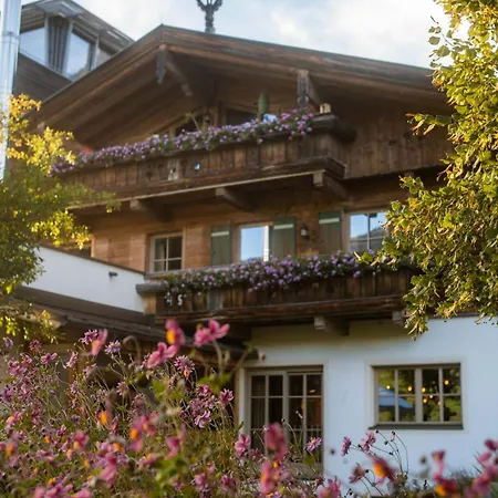 מלון Holzhotel Forsthofalm