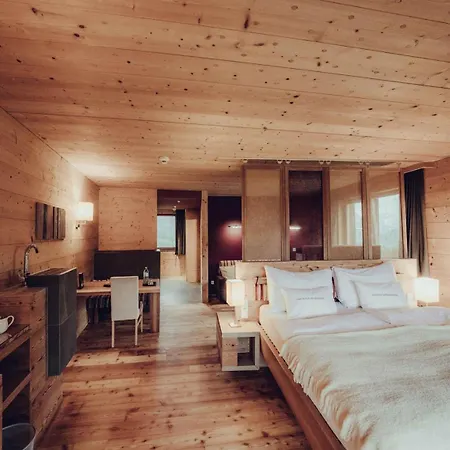 Holzhotel Forsthofalm 4*