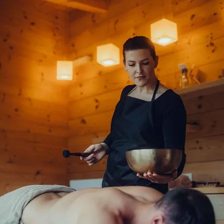 Hotel Holzhotel Forsthofalm 4*