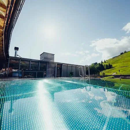 Holzhotel Forsthofalm 4*