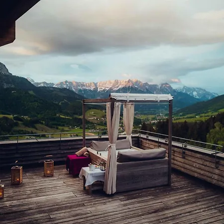 Hotel Holzhotel Forsthofalm 4*