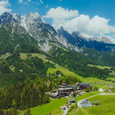Holzhotel Forsthofalm Leogang