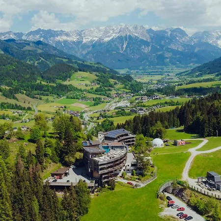 Holzhotel Forsthofalm 4* Leogang