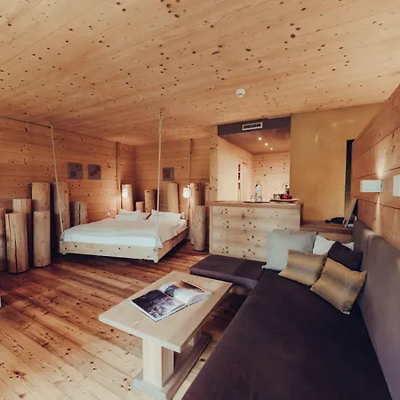 Holzhotel Forsthofalm