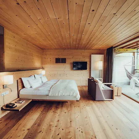 Holzhotel Forsthofalm 4*