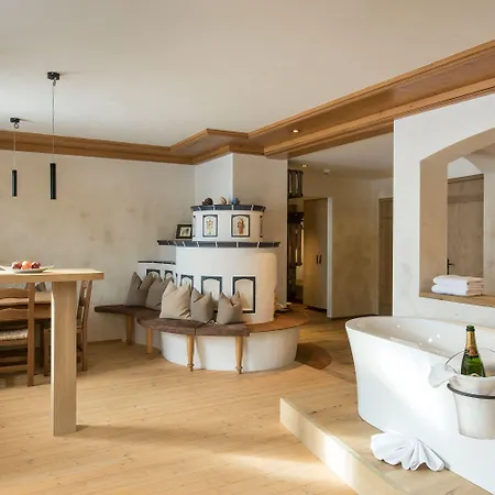 Holzhotel Forsthofalm 4*