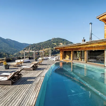 מלון Holzhotel Forsthofalm 4*