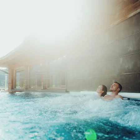 Holzhotel Forsthofalm 4* לאוגנג