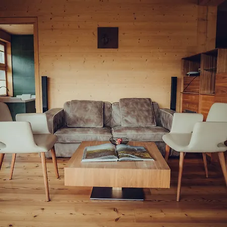 Holzhotel Forsthofalm מלון לאוגנג