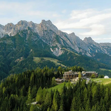 Holzhotel Forsthofalm 4*