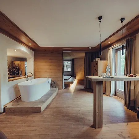 Holzhotel Forsthofalm מלון