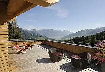 Holzhotel Forsthofalm 4* לאוגנג