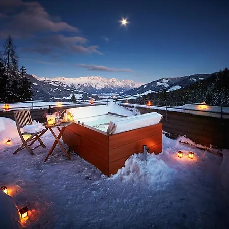 Holzhotel Forsthofalm לאוגנג