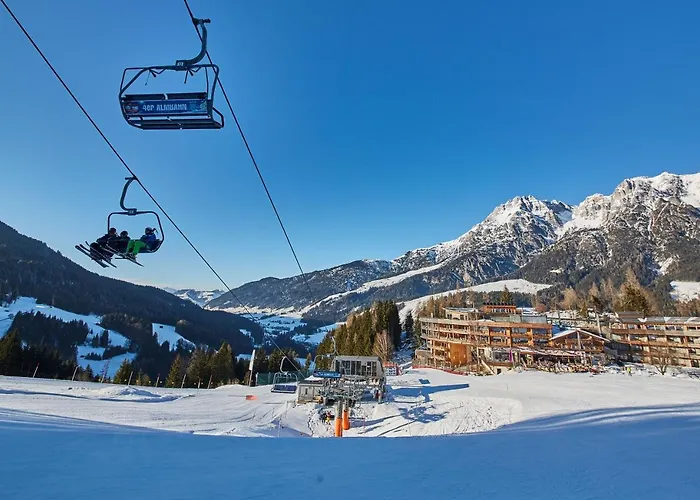 Holzhotel Forsthofalm فندق