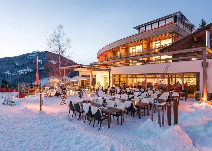 فندق Holzhotel Forsthofalm ليوغانغ